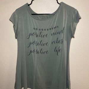 Green posited quote shirt